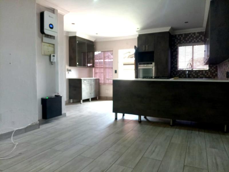2 Bedroom Property for Sale in Andeon Gauteng