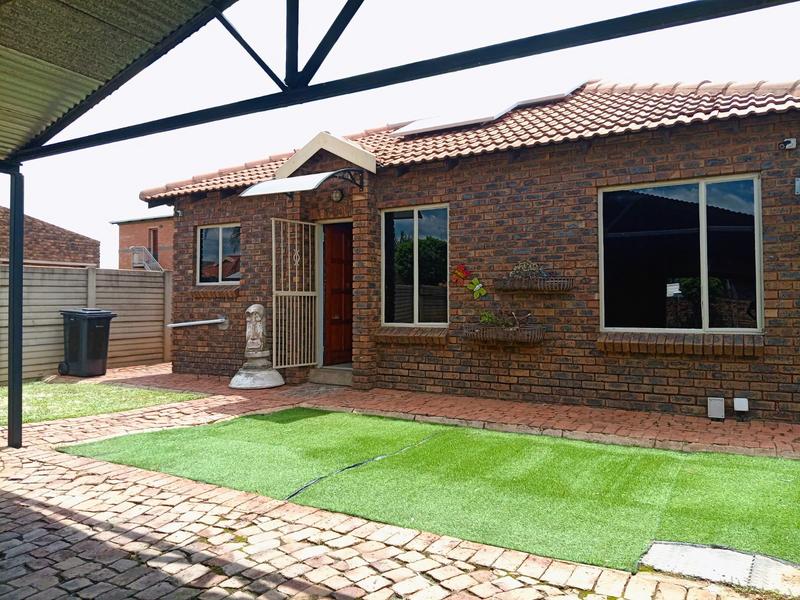 2 Bedroom Property for Sale in Andeon Gauteng