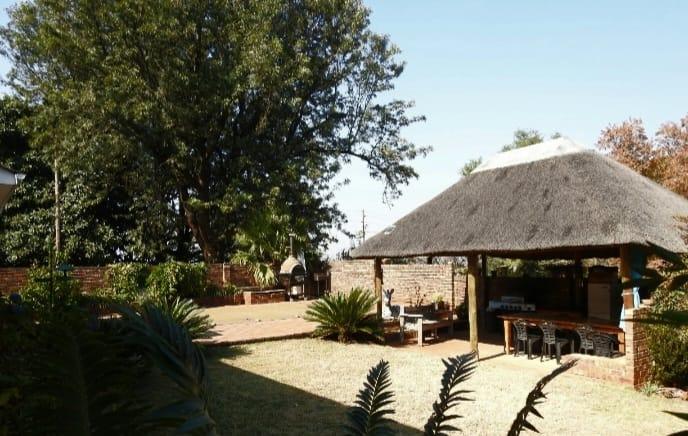 6 Bedroom Property for Sale in Andeon Gauteng