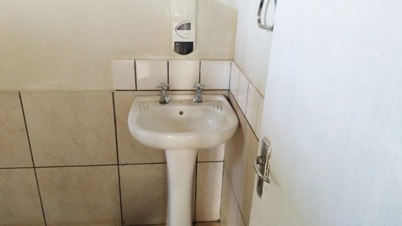 6 Bedroom Property for Sale in Andeon Gauteng