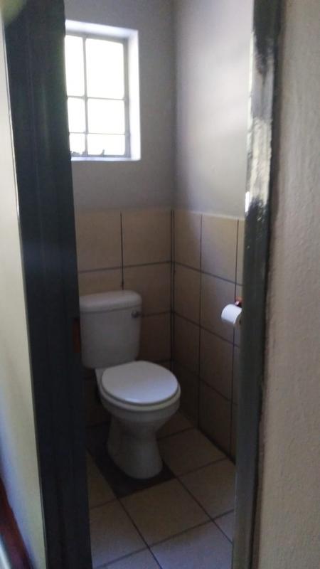 6 Bedroom Property for Sale in Andeon Gauteng