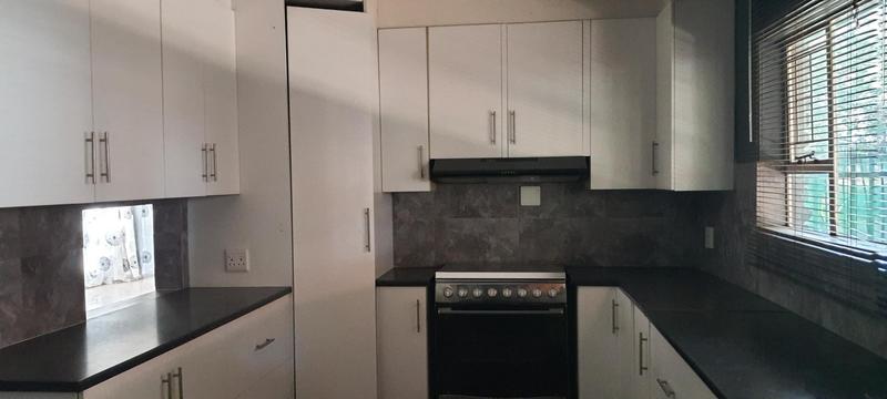 4 Bedroom Property for Sale in Andeon Gauteng