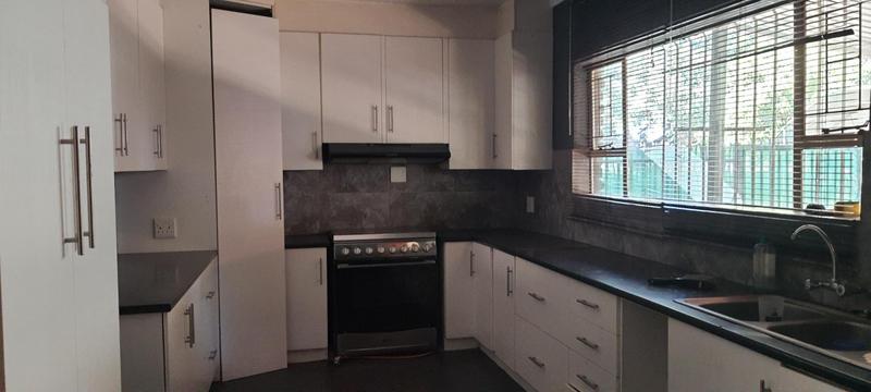 4 Bedroom Property for Sale in Andeon Gauteng