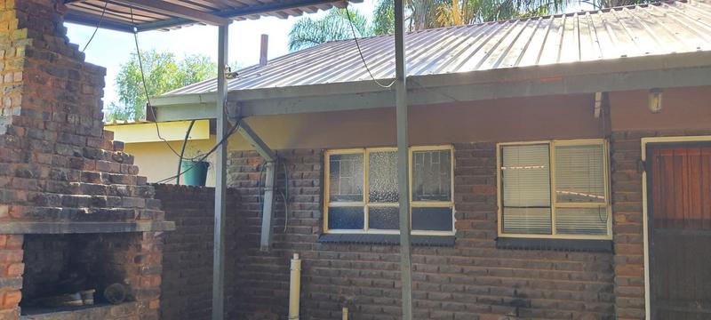 4 Bedroom Property for Sale in Andeon Gauteng