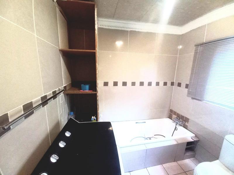 5 Bedroom Property for Sale in Booysens Gauteng