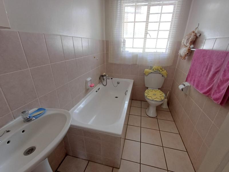 3 Bedroom Property for Sale in Dorandia Gauteng