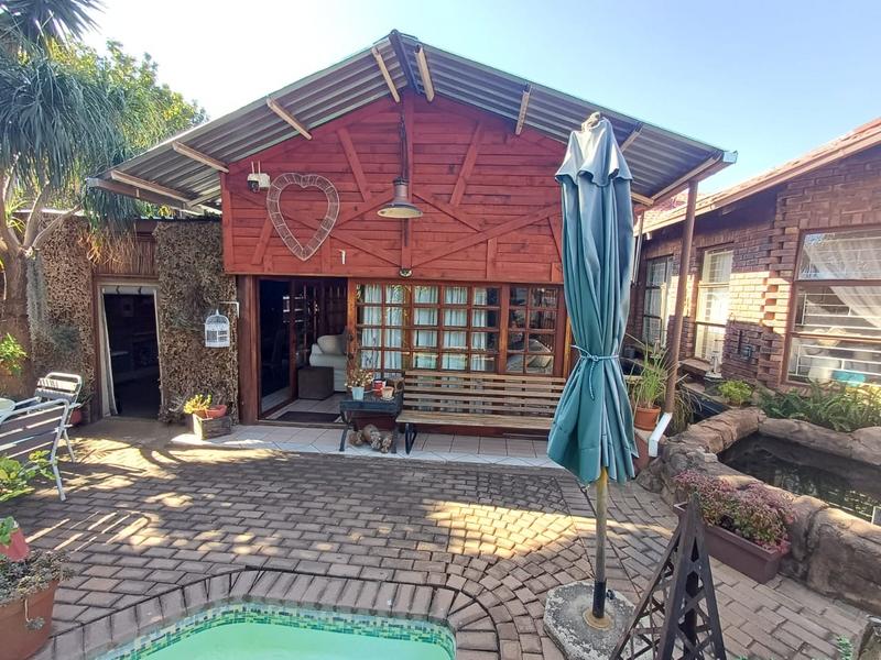 6 Bedroom Property for Sale in Florauna Gauteng