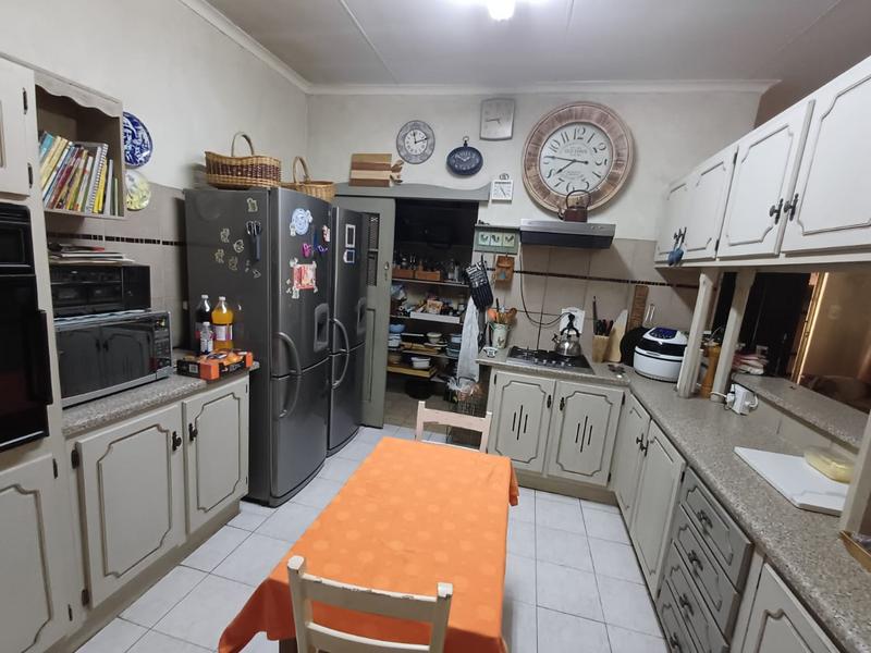 6 Bedroom Property for Sale in Florauna Gauteng