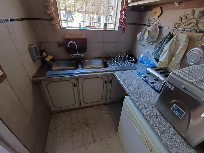 6 Bedroom Property for Sale in Florauna Gauteng