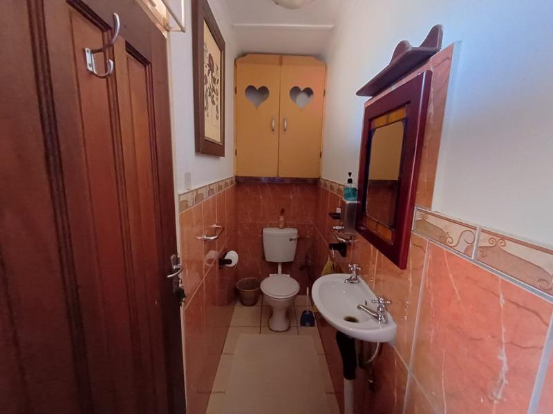 6 Bedroom Property for Sale in Florauna Gauteng