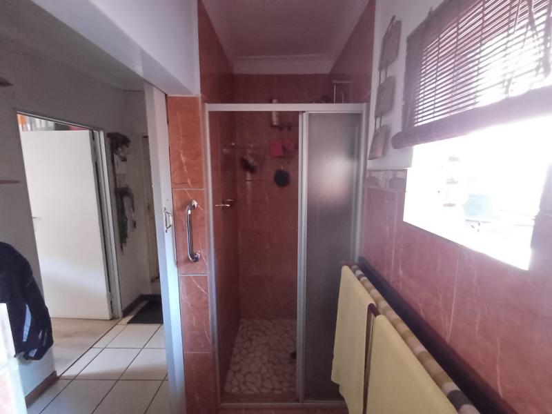 6 Bedroom Property for Sale in Florauna Gauteng