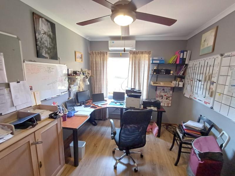 6 Bedroom Property for Sale in Florauna Gauteng