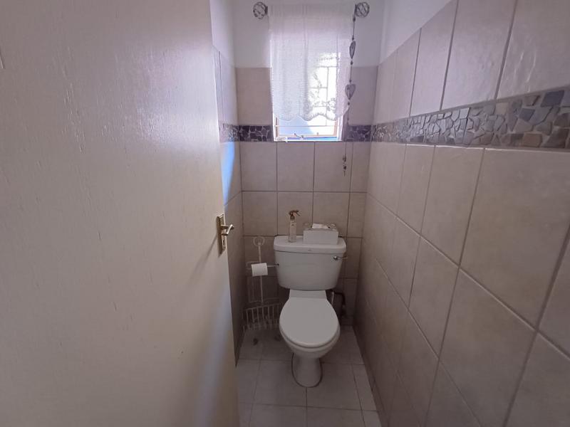 6 Bedroom Property for Sale in Florauna Gauteng