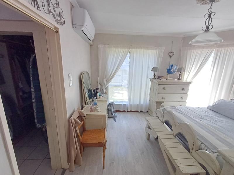 6 Bedroom Property for Sale in Florauna Gauteng