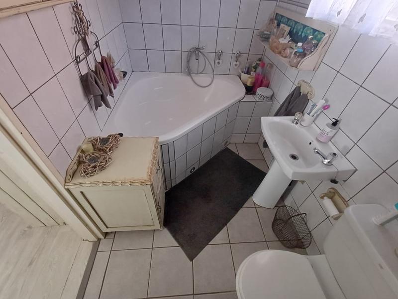 6 Bedroom Property for Sale in Florauna Gauteng