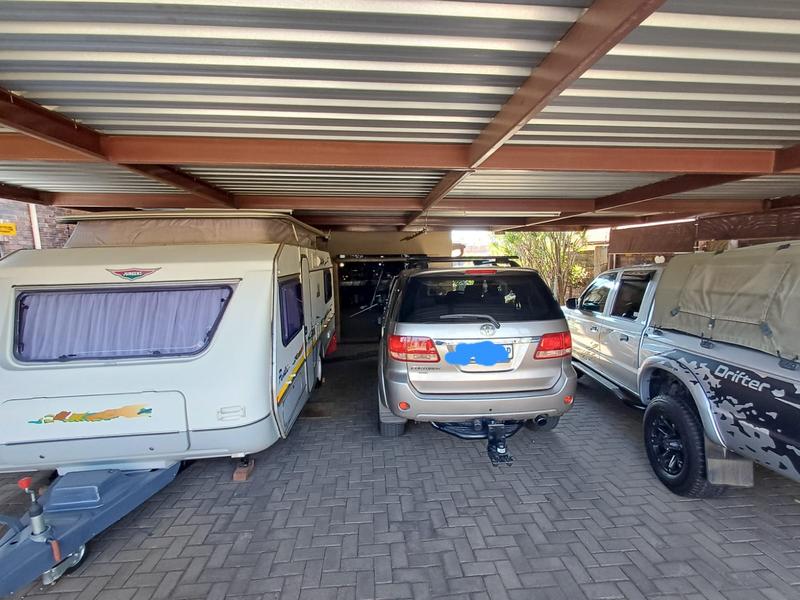 6 Bedroom Property for Sale in Florauna Gauteng
