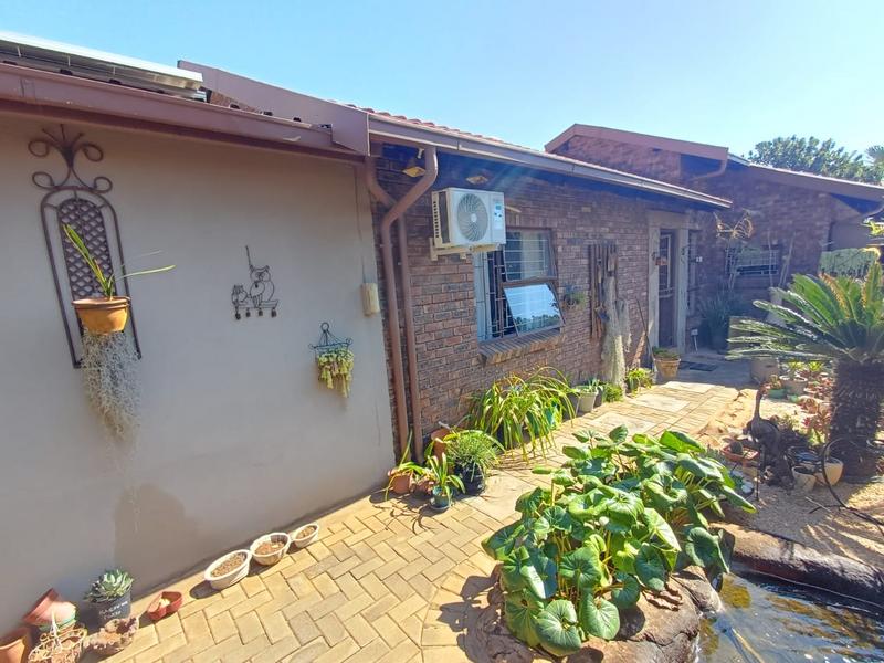 6 Bedroom Property for Sale in Florauna Gauteng