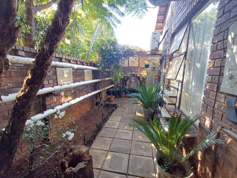 6 Bedroom Property for Sale in Florauna Gauteng