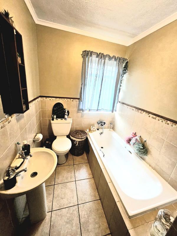 2 Bedroom Property for Sale in Montana Tuine Gauteng