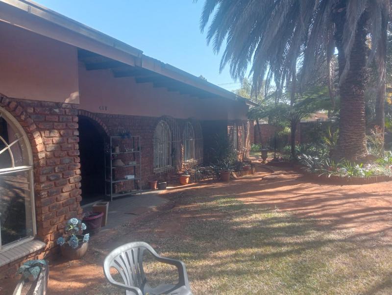 4 Bedroom Property for Sale in Mountain View Gauteng