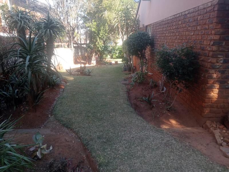 4 Bedroom Property for Sale in Mountain View Gauteng