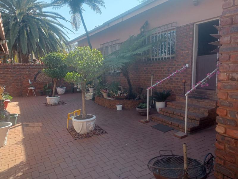 4 Bedroom Property for Sale in Mountain View Gauteng