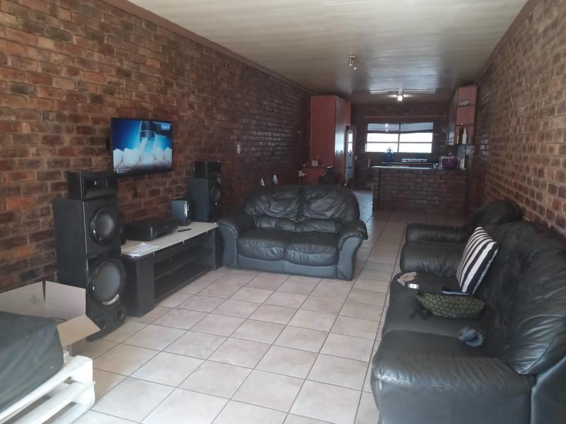 2 Bedroom Property for Sale in Pretoria North Gauteng