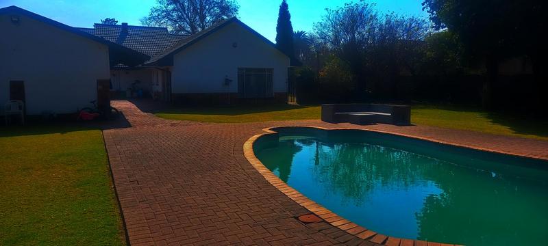 5 Bedroom Property for Sale in Three Rivers Gauteng