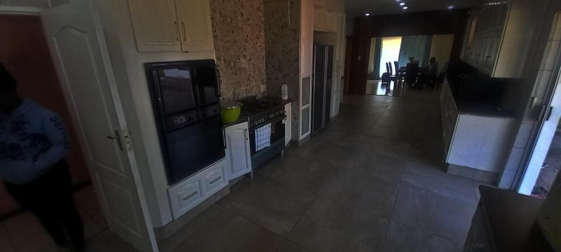 5 Bedroom Property for Sale in Three Rivers Gauteng