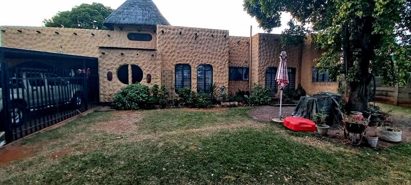 3 Bedroom Property for Sale in Unitas Park Gauteng