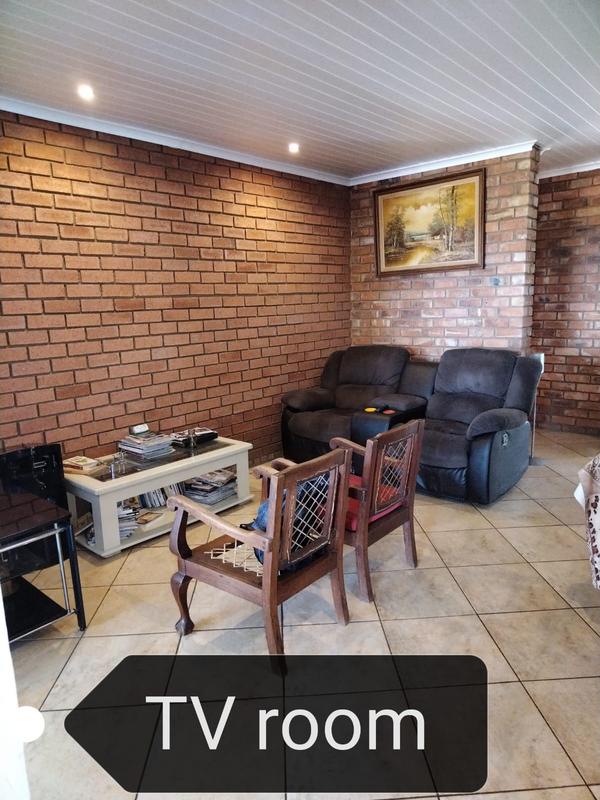 3 Bedroom Property for Sale in Vaaloewer Gauteng