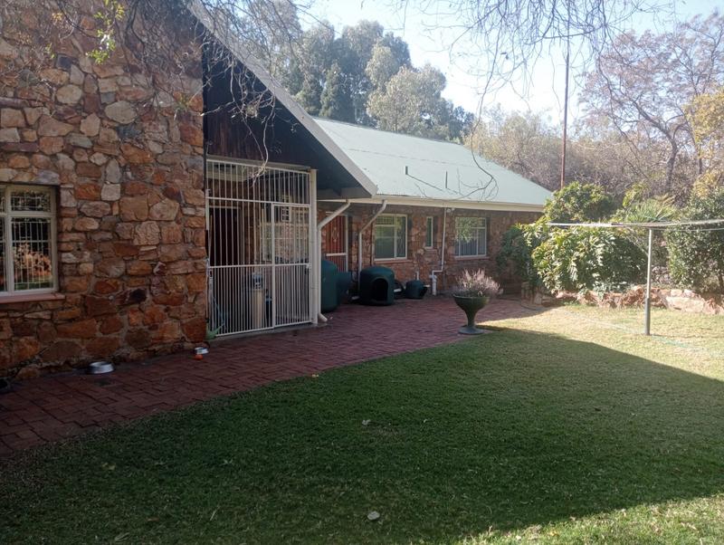 6 Bedroom Property for Sale in Boekenhoutskloof and surround Gauteng