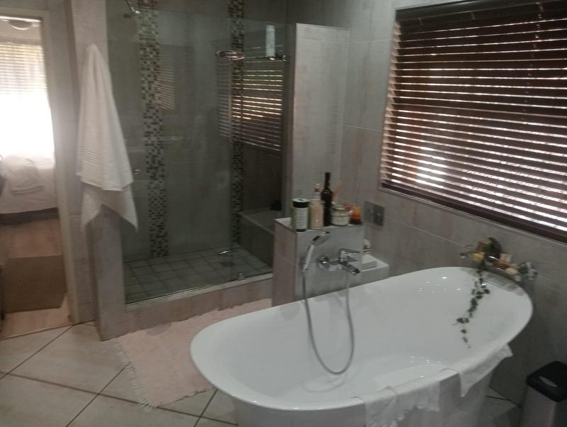 6 Bedroom Property for Sale in Boekenhoutskloof and surround Gauteng