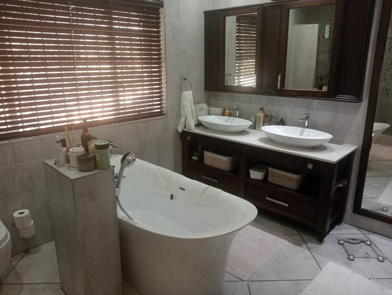 6 Bedroom Property for Sale in Boekenhoutskloof and surround Gauteng