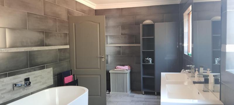 3 Bedroom Property for Sale in Lusthof Gauteng