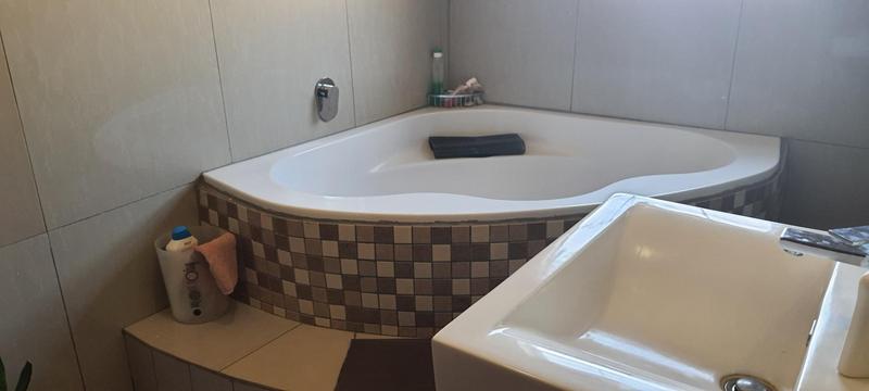 3 Bedroom Property for Sale in Lusthof Gauteng
