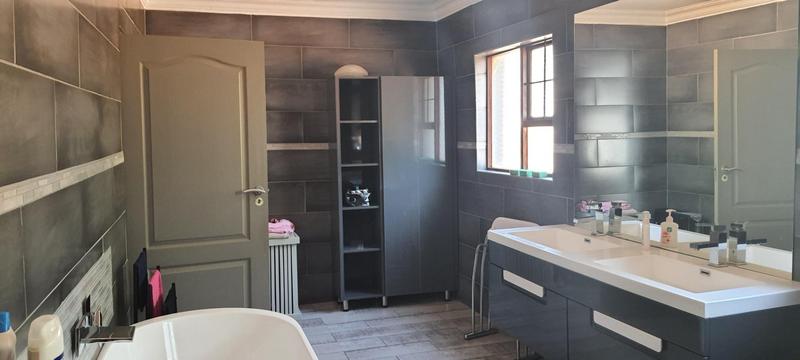 3 Bedroom Property for Sale in Lusthof Gauteng