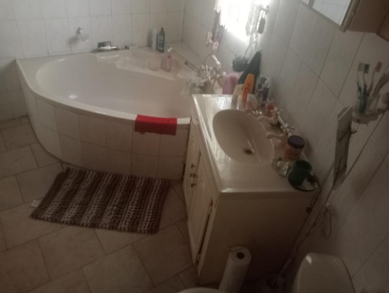3 Bedroom Property for Sale in Magaliesmoot Gauteng