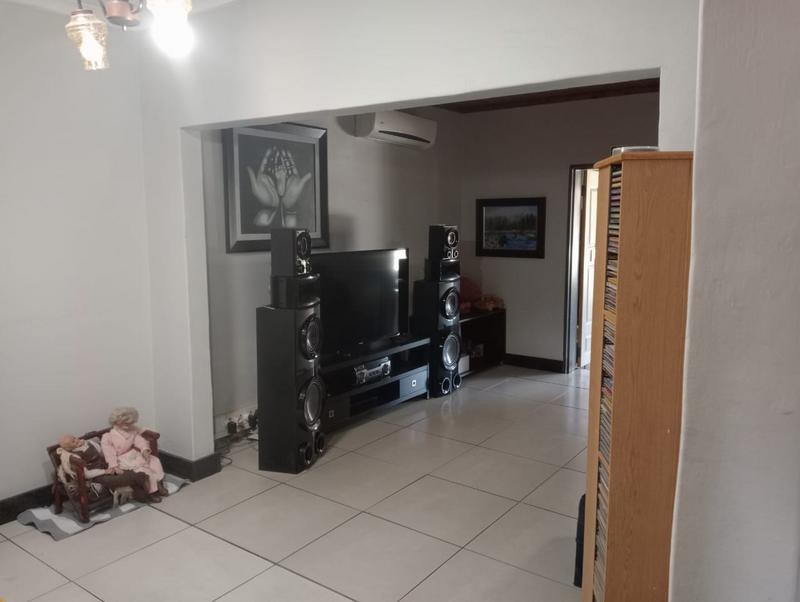 5 Bedroom Property for Sale in Swacina Park Gauteng