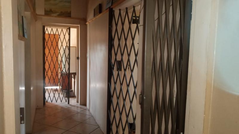 3 Bedroom Property for Sale in Honingneskrans Ah Gauteng