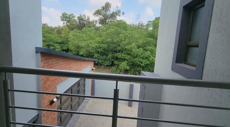 5 Bedroom Property for Sale in Roodepark Eco Estate Gauteng