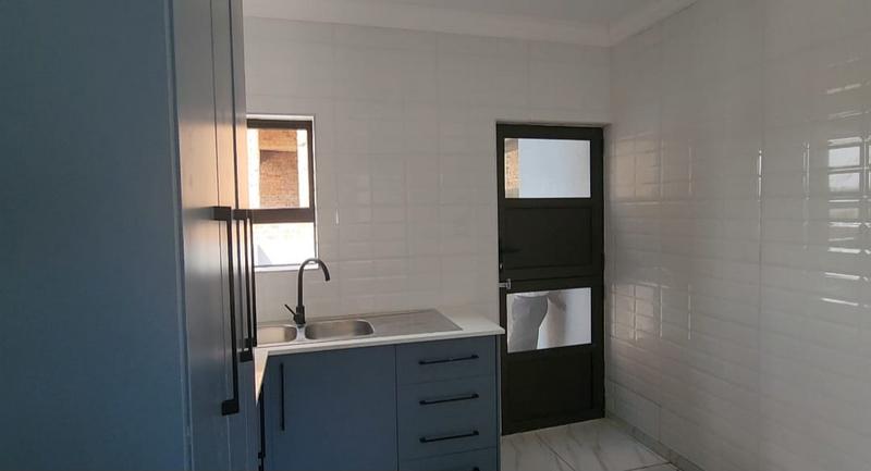 5 Bedroom Property for Sale in Roodepark Eco Estate Gauteng