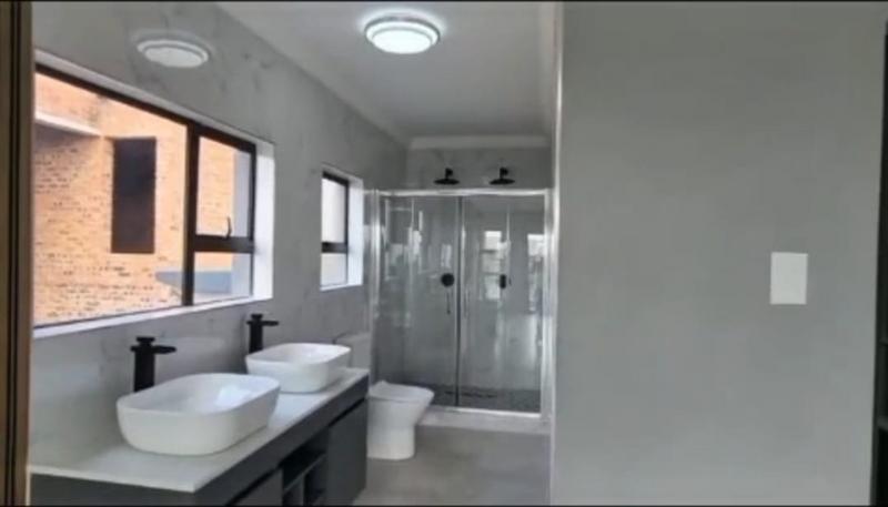 5 Bedroom Property for Sale in Roodepark Eco Estate Gauteng