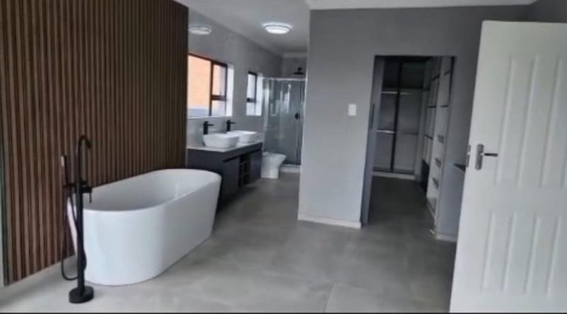 5 Bedroom Property for Sale in Roodepark Eco Estate Gauteng