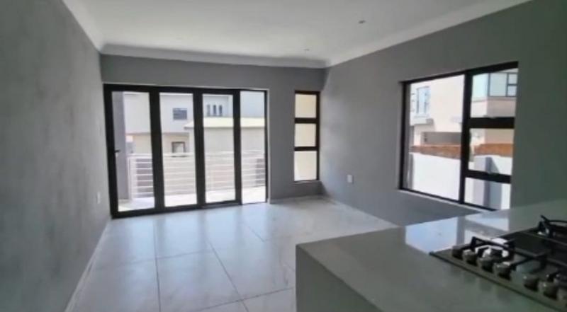 5 Bedroom Property for Sale in Roodepark Eco Estate Gauteng