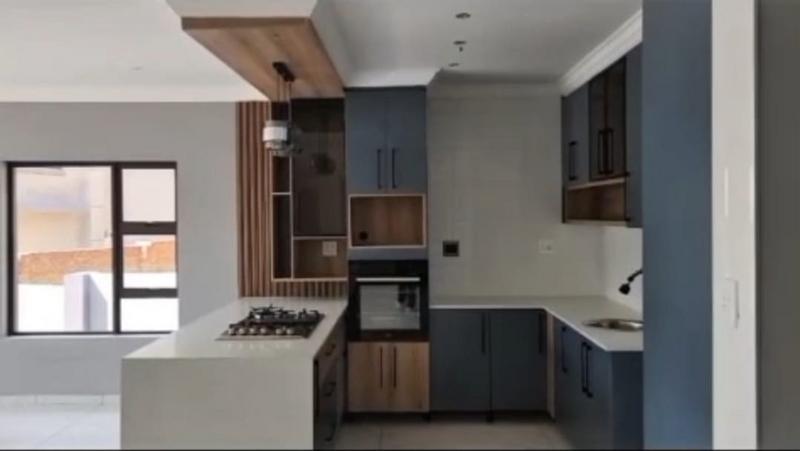 5 Bedroom Property for Sale in Roodepark Eco Estate Gauteng