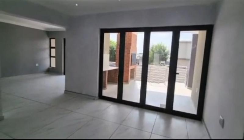 5 Bedroom Property for Sale in Roodepark Eco Estate Gauteng