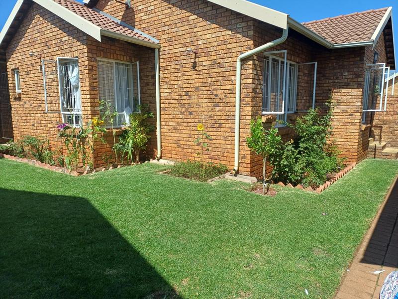 2 Bedroom Property for Sale in Eldoraigne Gauteng