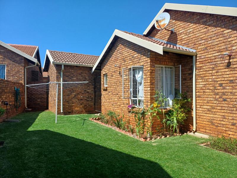 2 Bedroom Property for Sale in Eldoraigne Gauteng