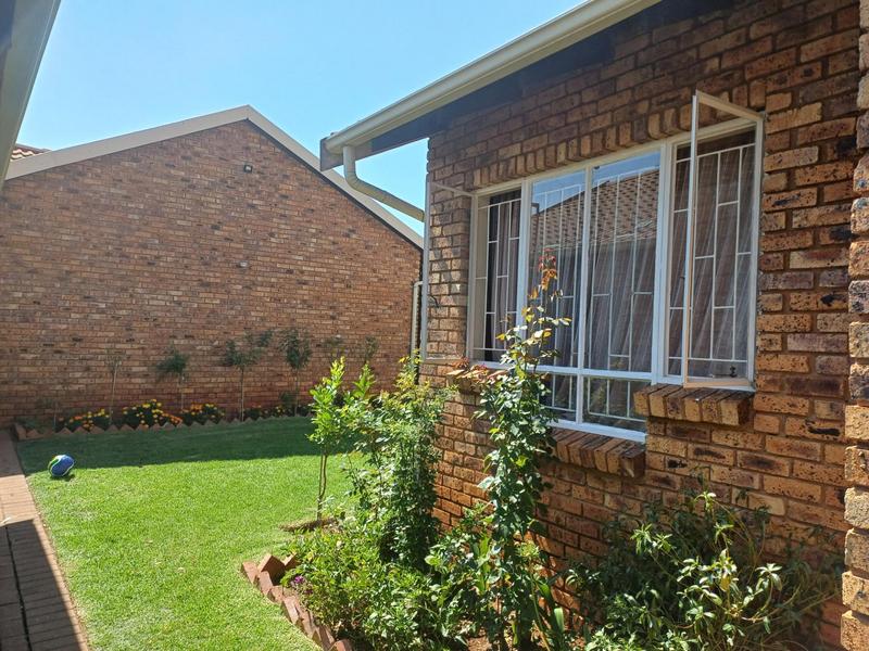 2 Bedroom Property for Sale in Eldoraigne Gauteng